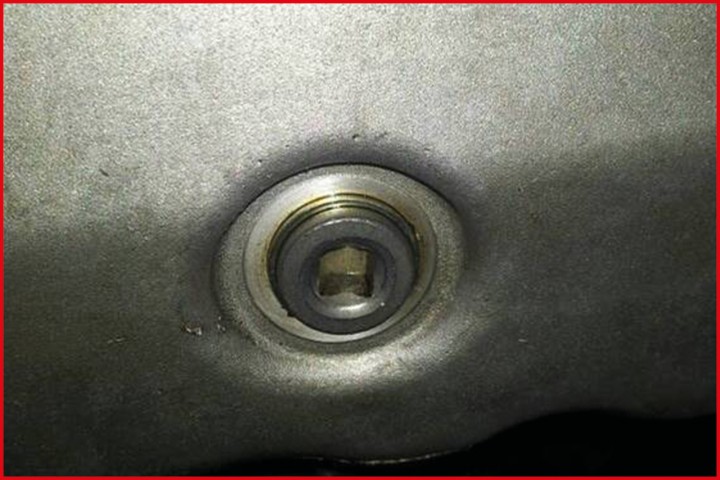 Douille de vidange 4 pans 10mm