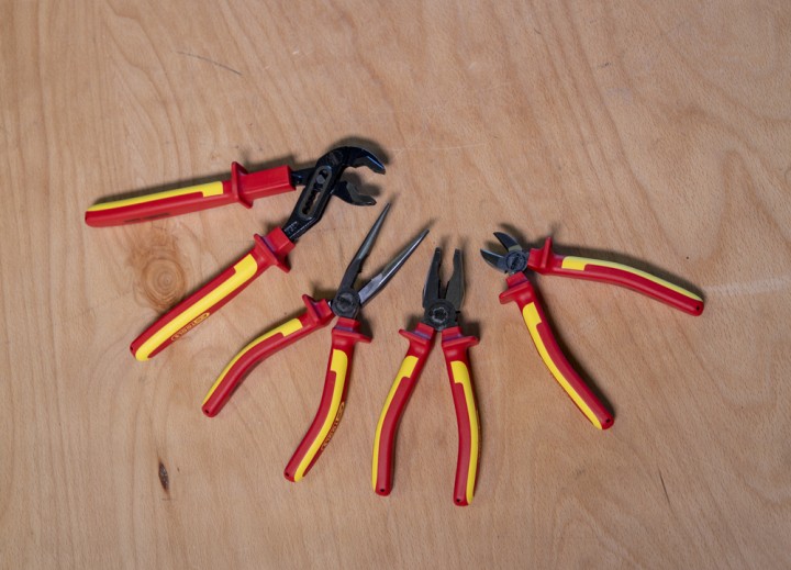 Jeu de 4 pinces isolées