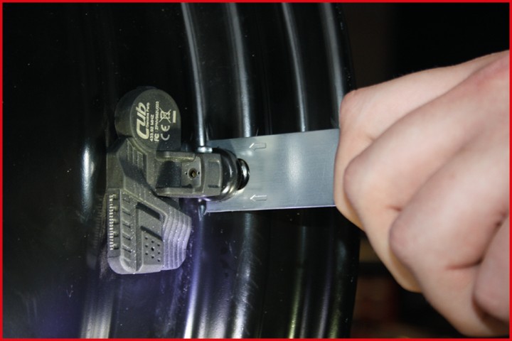 Outil étanchéifieur valve roue
