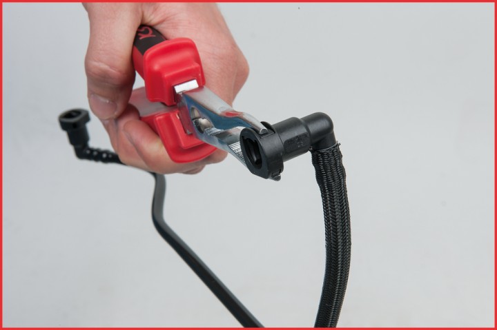 Pince - conduites de carburant
