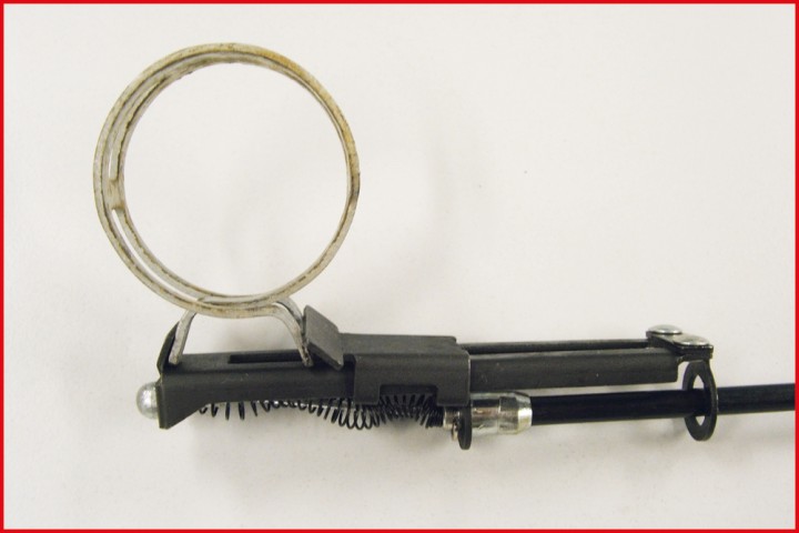 Pince- colliers auto-serrant