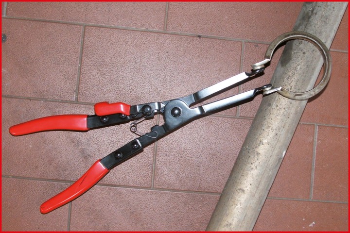 Pince- colliers échappement
