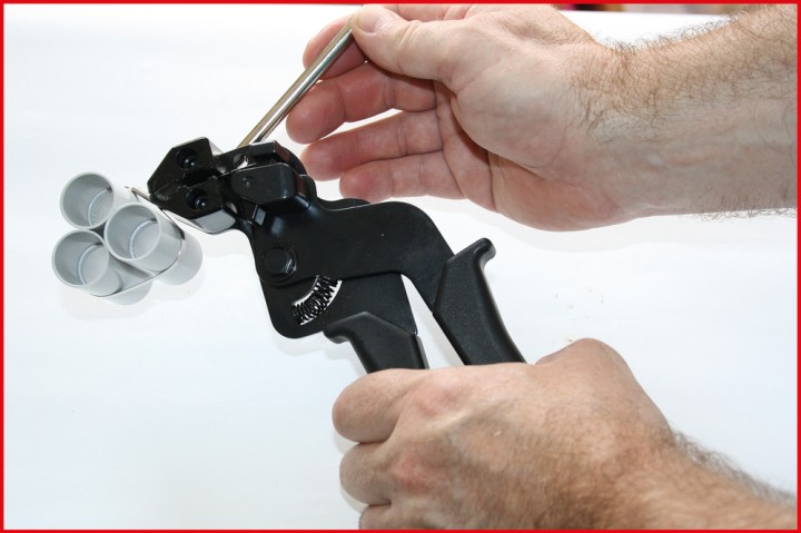 Pince de serrage pour colliers
