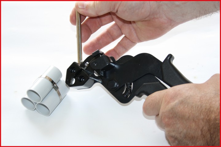 Pince de serrage pour colliers