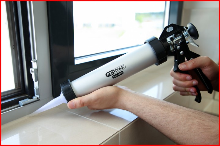 Pistolet à silicone