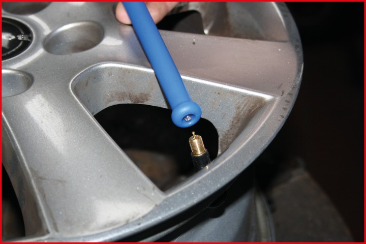 Tire valve, manche composite
