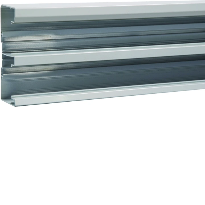 Socle pour goulotte queraz h134mmxp56mm L200mm 2compartiments alu RAL 9016 Pure